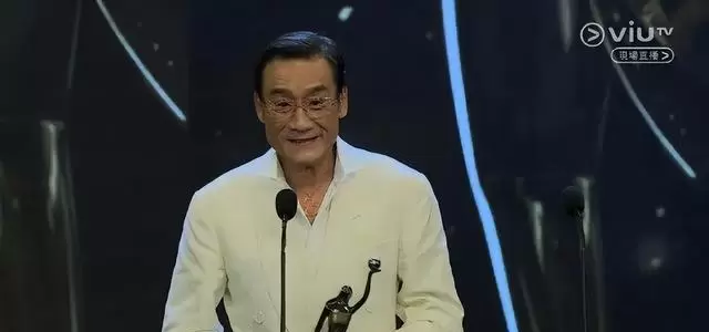 廖子妤凭《像我这样的爱情》斩获第44届香港电影金像奖最佳女主角 _ 现场图 廖子妤凭《像我这样的爱情》斩获第44届香港电影金像奖最佳女主角 _ 现场图