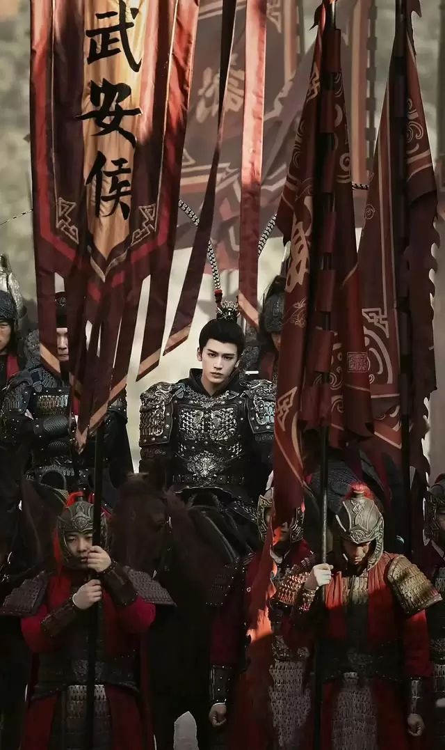 《蜜语纪》登顶热度榜首引发观众对女主叙事逻辑质疑 _ 相关图片 《蜜语纪》登顶热度榜首引发观众对女主叙事逻辑质疑 _ 相关图片