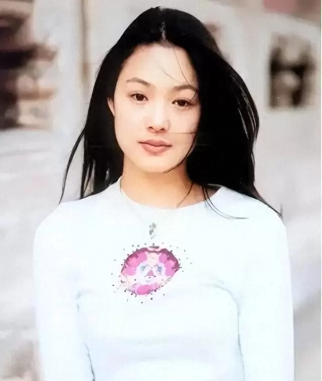 周韵剃光头演小和尚结缘姜文，20年婚姻成影视圈长期合作范本 _ 资讯配图