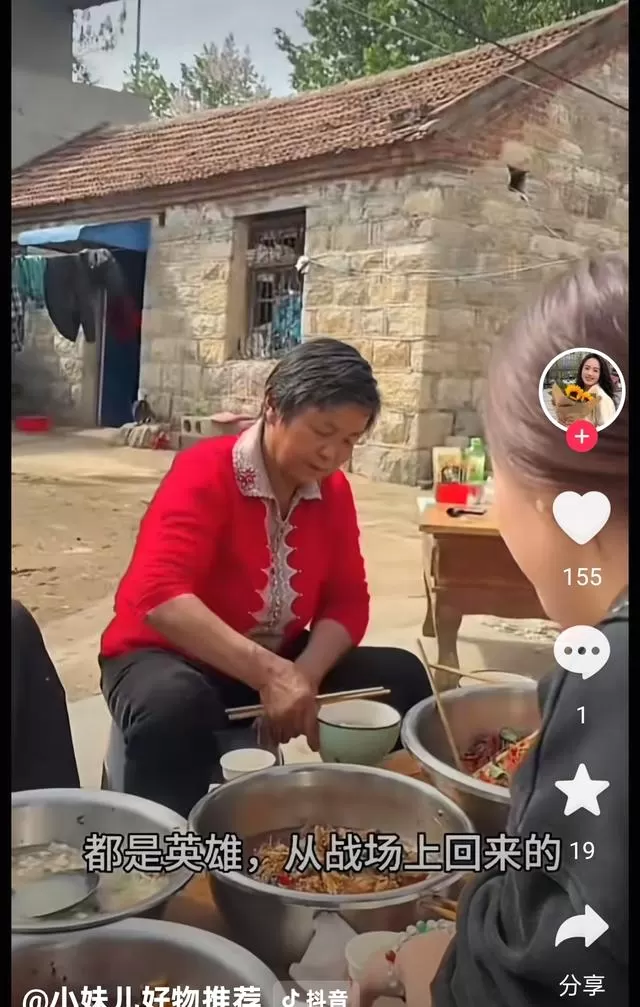 小妹儿直播哭坟事件IP地址暴露家庭分工疑云 _ 现场图