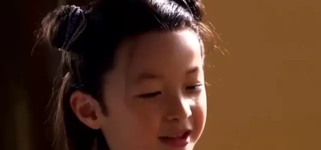 演员片酬跌破行业底线，横店群演日薪不足百元 _ 现场图
