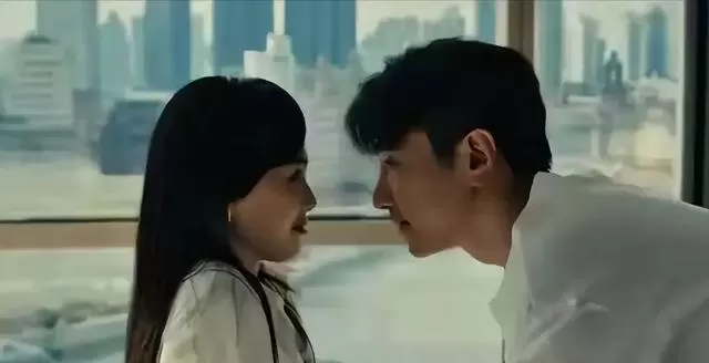 唐嫣主演《繁花》衍生剧央八播出收视率创年度新低 _ 现场图
