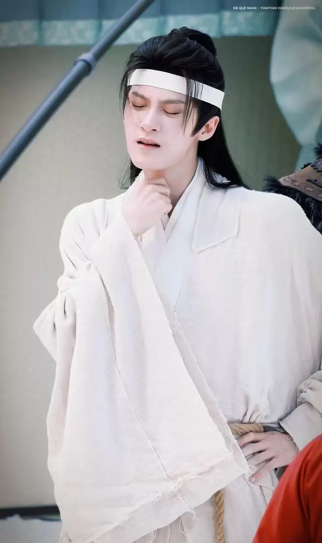 《何不同舟渡》未播先热：雪中吻戏路透破亿，预约量达50万 _ 相关图片