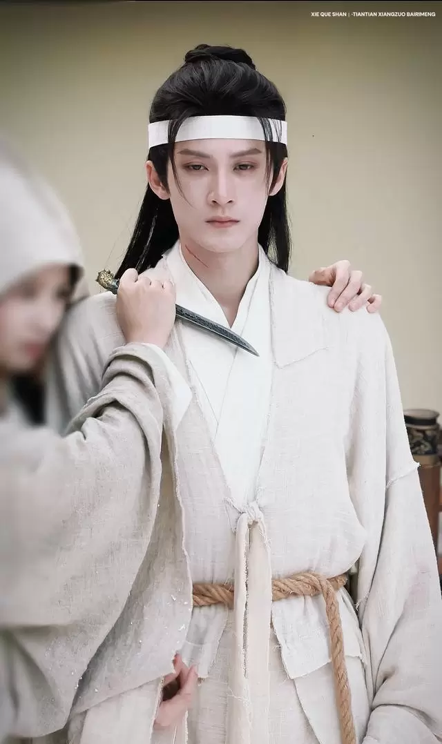 《何不同舟渡》未播先热：雪中吻戏路透破亿，预约量达50万 _ 现场图