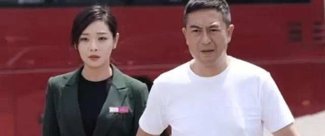 王维维四度搭档张嘉译后转型检察官角色 _ 现场图 王维维四度搭档张嘉译后转型检察官角色 _ 现场图